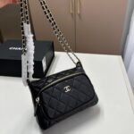 chanel shoulder crossbody bag with chain black 20cm mvsut.jpg