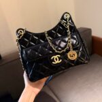 chanel small hobo bag in shiny leather gold black 24cm cjgto.jpg