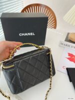 chanel small vanity case ss22 black 17cm 98ker.jpg