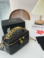 chanel small vanity case ss22 black 17cm iwkrv.jpg