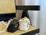 chanel small vanity with chain black 12cm fbs8v.jpg