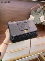 chanel timeless cc flap maxi black 31cm ufhjo.jpg