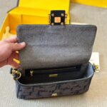 fendi baguette ff chenille bag dark blue 27cm kpyfn.jpg