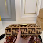 fendi baguette sheepskin bag brown 26cm 2xvrx.jpg
