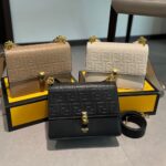 fendi logo embossed kan i black 24cm dee1k.jpg