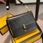 fendi logo embossed kan i black 24cm hojff.jpg