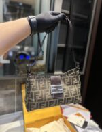 fendi zucca handbag brown 24cm 4vych.jpg