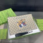 gucci bestiary pouch with tiger beige 29cm tupyj.jpg