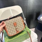 gucci gg emblem mini shoulder bag beige and dark brown 20cm 815211 fad6l 9758 etuab.jpg