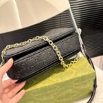 gucci gg emblem small shoulder bag black leather 23cm 3q7z5.jpg