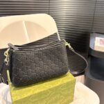 gucci gg emblem small shoulder bag black leather 23cm rdyoe.jpg