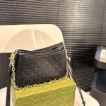 gucci gg emblem small shoulder bag black leather 23cm xqi0t.jpg