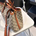 gucci gg emblem small tote bag beige and dark brown 31cm clo0q.jpg