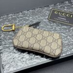 gucci gg supreme canvas wallet ophidia key case beige and ebony 125cm gzwir.jpg