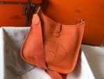 hermes clemence evelyne pm 25cm orange feu mh6g9.jpeg