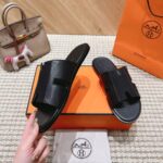 hermes izmir sandal black h222845zh01430 ixbex.jpg