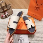 hermes izmir sandal blanc gomme h221824zhgc465 b55is.jpg
