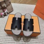 hermes izmir sandal noir h241869zh02405 rmqqq.jpg