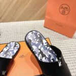 hermes izmir sandal noir h242878zh01410 yij1n.jpg