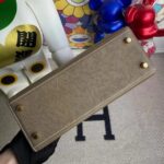 hermes kelly epsom ck18 etoupe gold hardware 25cm z2p55.jpg