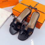 hermes oran sandal black h021056z 01 qymiq.png