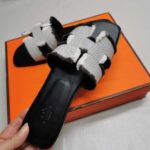 hermes oran sandal black h231095z pn360 caevp.jpg