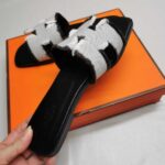 hermes oran sandal black h231095z pn360 gcz4q.jpg