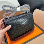 herms mini constance 19 shiny alligator palladium hardware black 19cm kxrm9.jpg