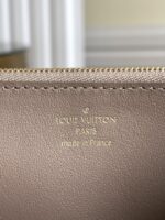 louis vuitton capucines wallet galet m61248 eikuu.jpg
