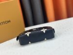 louis vuitton cosmetic pouch pm black 17cm m59086 rdujv.jpg