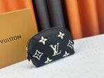 louis vuitton cosmetic pouch pm black 17cm m59086 ugmey.jpg