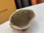 louis vuitton cosmetic pouch pm creme 17cm m45951 rehun.jpg