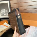 louis vuitton voyage mm pochette monogram brown 26cm 9j1nc.jpeg