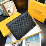 louis vuitton voyage pochette damier infini leather black 33cm ghkww.jpg