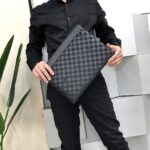 louis vuitton voyage pochette damier infini leather black 33cm who4c.jpg