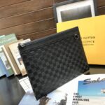 louis vuitton voyage pochette damier infini leather black 33cm zd1z4.jpg