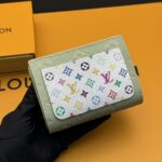 louis vuitton x murakami portefeuille claire green tea 11cm m13619 fdbet.jpg