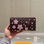 louis vuitton x takashi murakami zippy wallet sakura brown 19cm m13433 qiw48.jpg