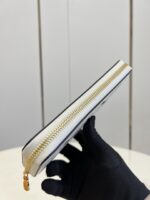 louis vuitton zippy wallet beige m81138 xugnk.jpg