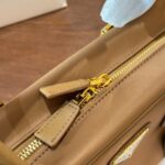 prada re edition 1978 medium cork beige 30cm 1bb115 r064 f0594 v ooo nbz3d.jpg