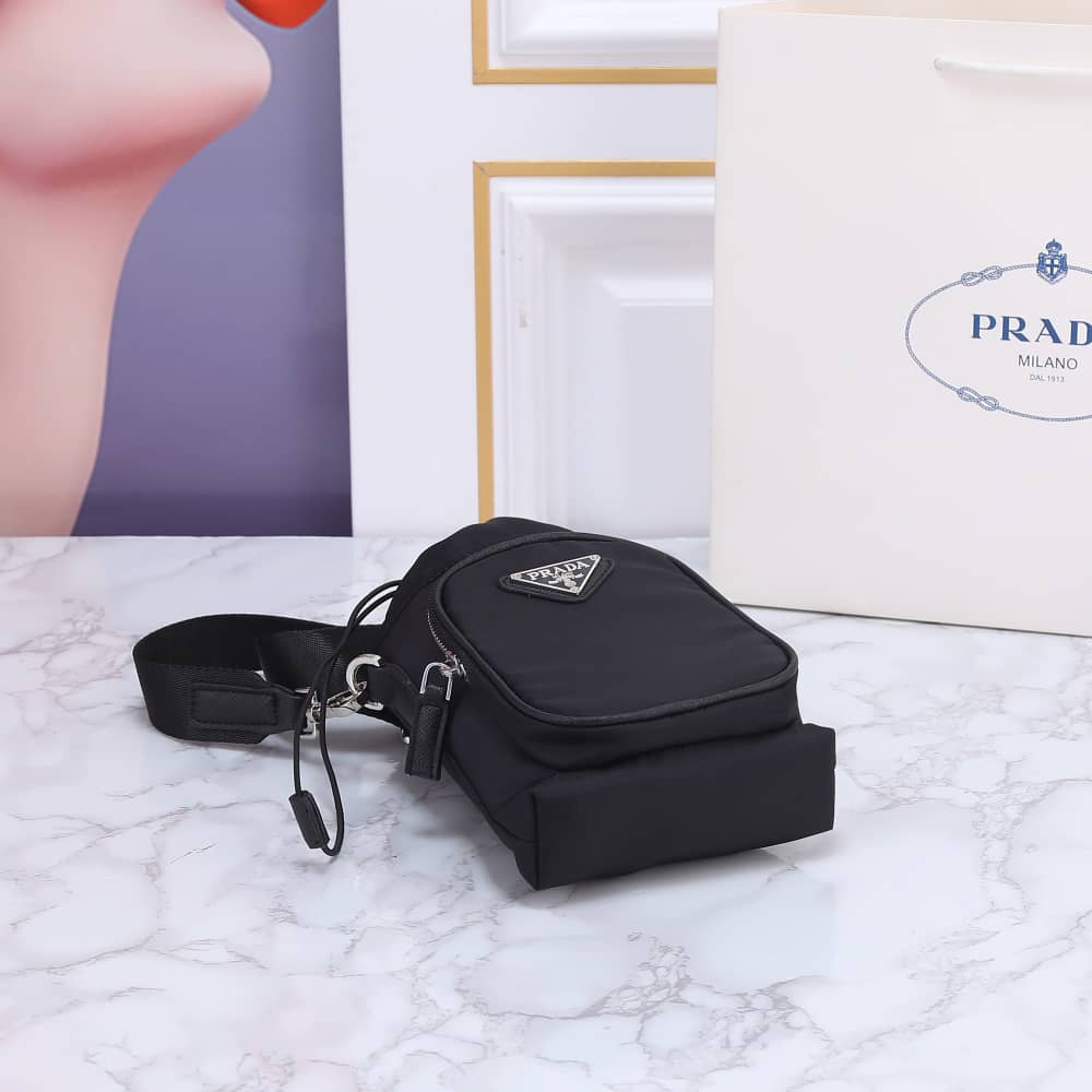 prada re nylon smartphone case black 18cm 2zh1552dmif0002 qyzsk.jpg