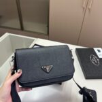 prada saffiano leather shoulder bag 22cm ixiek.jpg