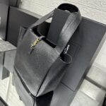 saint laurent bea in grained leather black 50cm 4hb2j.jpg