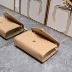 saint laurent envelope matelass grain de poudre dark beige 24cm csv7p.jpeg