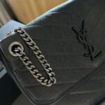 saint laurent niki medium in vintage leather black noir 28cm 6331580en071000 o2don.jpg