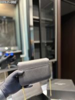 saint laurent uptown ysl plaque grained leather 18cm 3ny0z.jpg