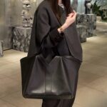 saint laurent y tote in leather black 36cm 817602aaeb31000 7pbso.jpg