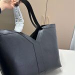 saint laurent y tote in leather black 36cm 817602aaeb31000 gnvgk.jpg