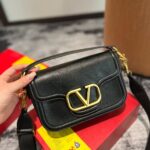 valentino garavani alltime grainy leather shoulder bag black 23cm 5w0b0n20imz 0no nnlqf.jpg