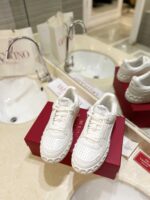 valentino garavani freedots low top sneaker in leather white 4y2s0h43rdg 0bo 8kvvg.jpg